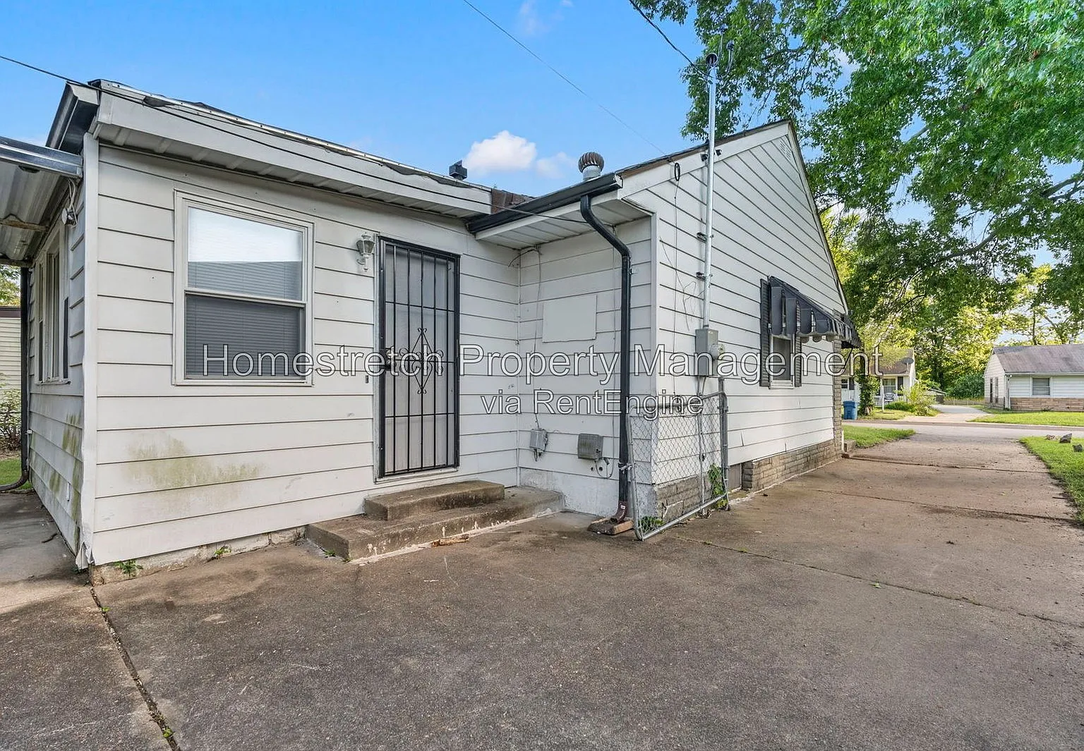 3 bed, 1.0 bath, 984 sqft, $1,600 — Photo 2