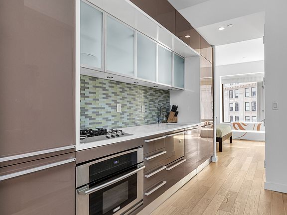 5th image of 75 Wall St APT 22H