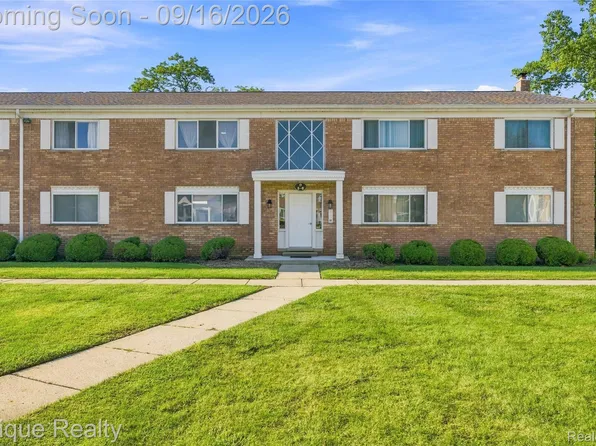 801 W Long Lake Rd APT 7, Bloomfield Hills, MI 48302