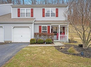 23 Tall Tree Ln, Poughkeepsie, NY 12601