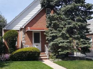 6958 183rd St, Fresh Meadows, NY 11365