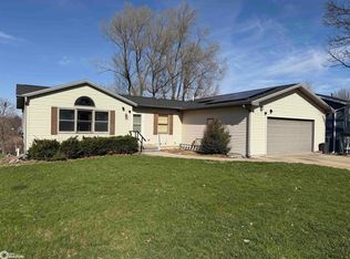 1215 E 8th St S, Newton, IA 50208
