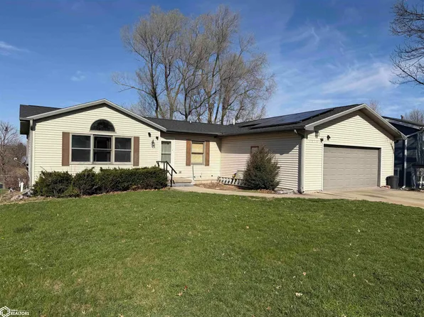 1215 E 8th St S, Newton, IA 50208