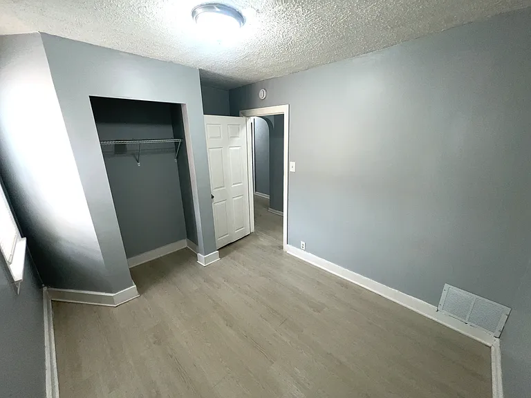 9147 S Woodlawn Ave — Photo 13