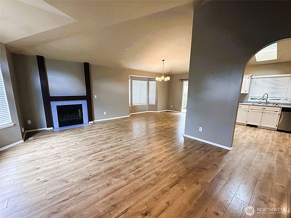 5th image of 5303 75 Avenue NE