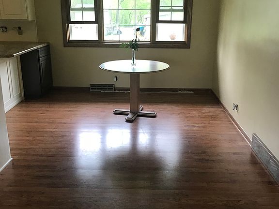 Nice off kitchen dining area