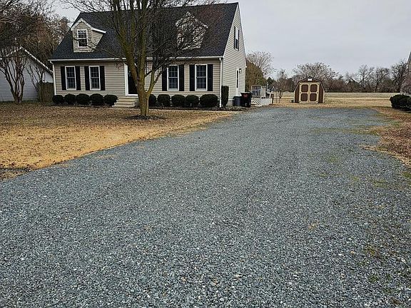 4th image of 215 Apple Ln