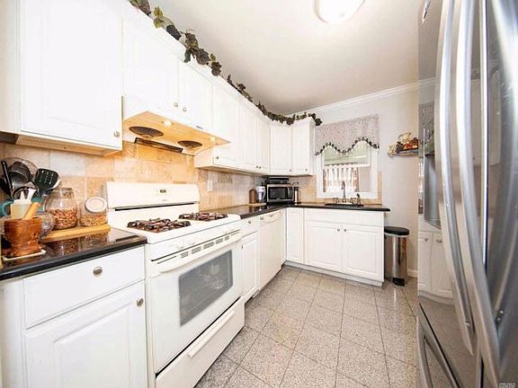 4th image of 217 Princess St