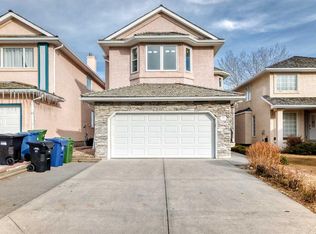 50 SW Hampstead Ter NW, Calgary, AB T3A 5Y5