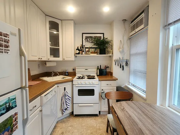 4 Lexington Avenue image 3 of 8