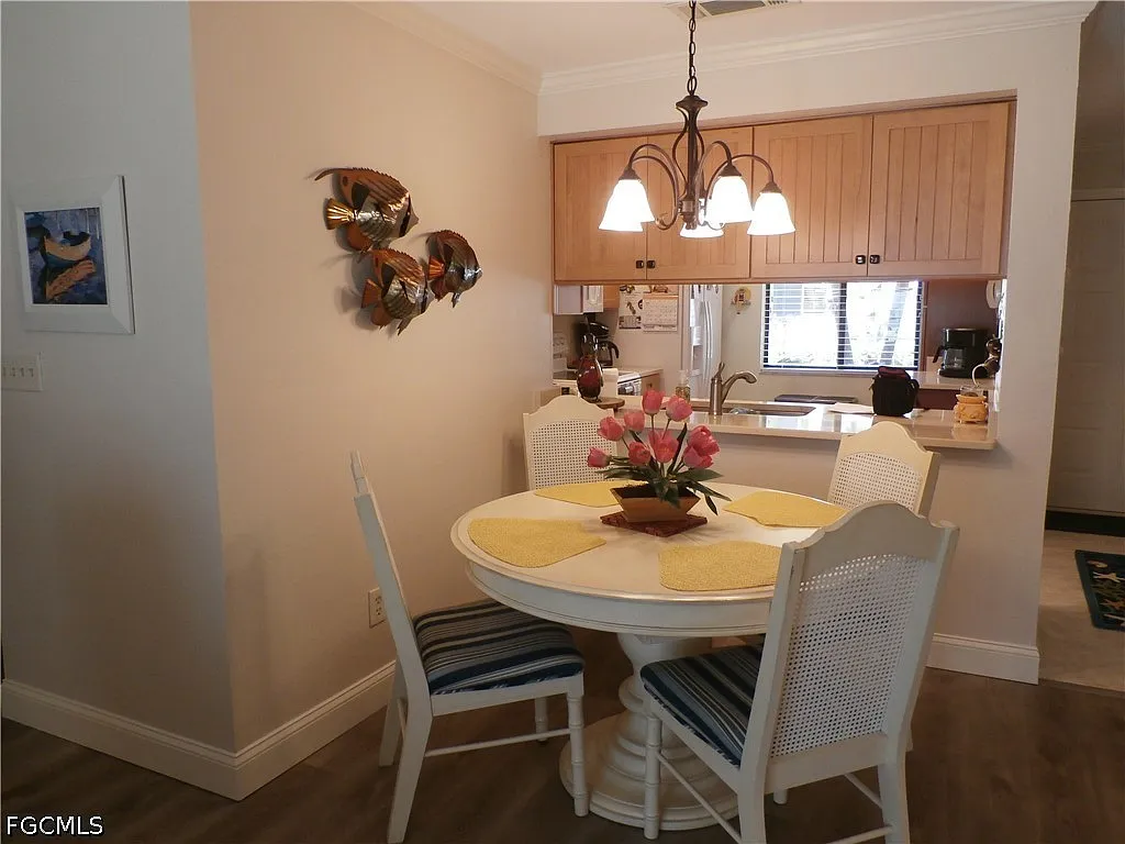 2 bed, 2.0 bath, 1050 sqft, $4,200 — Photo 4