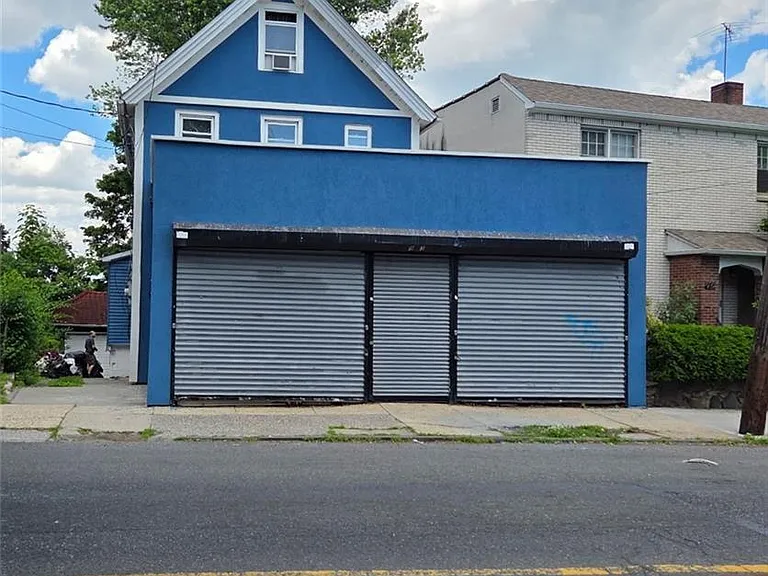 943 Castleton Ave — Photo 2