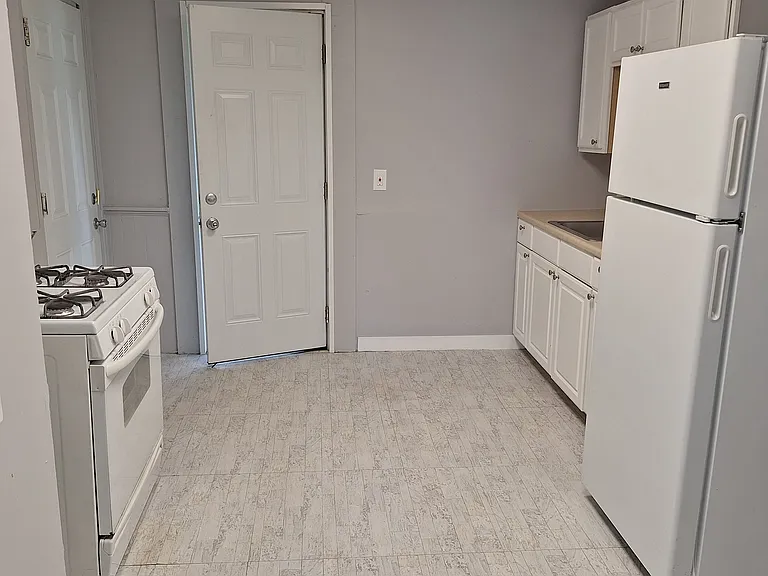 281 Hanover St — Photo 5