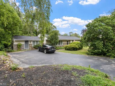 694 S Bryn Mawr Ave, Bryn Mawr, PA, 19010