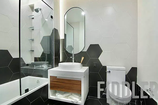 Rented by The KCI Group | media 10