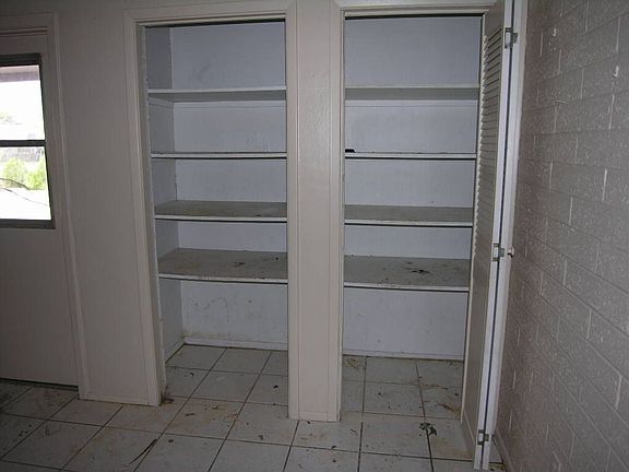 4th image of 854 E Dolphin Ave