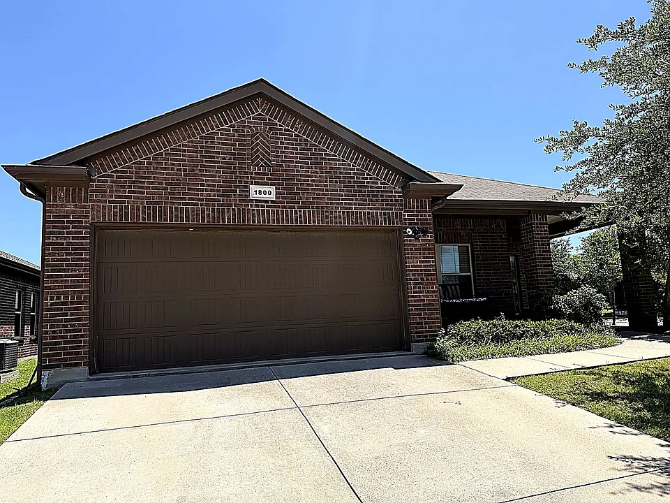 1800 Potrillo Ln