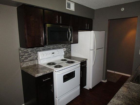 2nd image of 1009 Buccaneer Dr APT 6