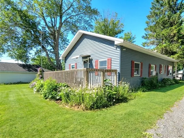 16 Laura Dr, Sandy Creek, NY 13145