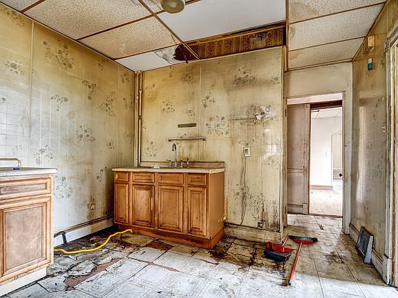 4th image of 3413 W Carroll Ave