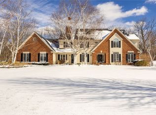 4 Merryhill Ln, Pittsford, NY 14534