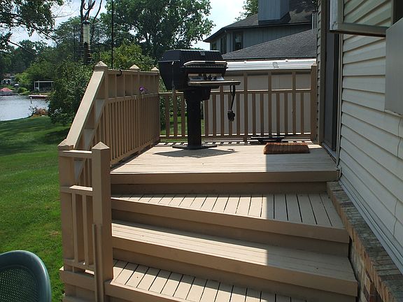 Upper deck/BBQ grill 