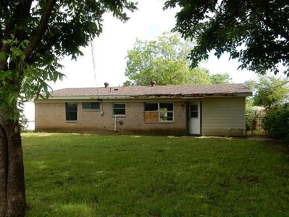 2nd image of 1817 E Lovers Ln