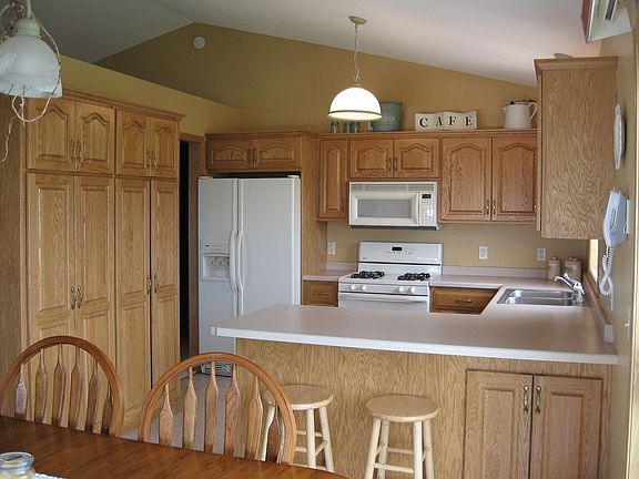 2nd image of 411 Duchess Ct