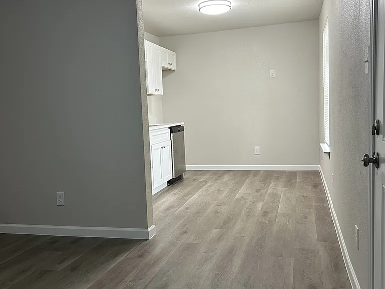 407 N Justin Ave #C — Photo 5