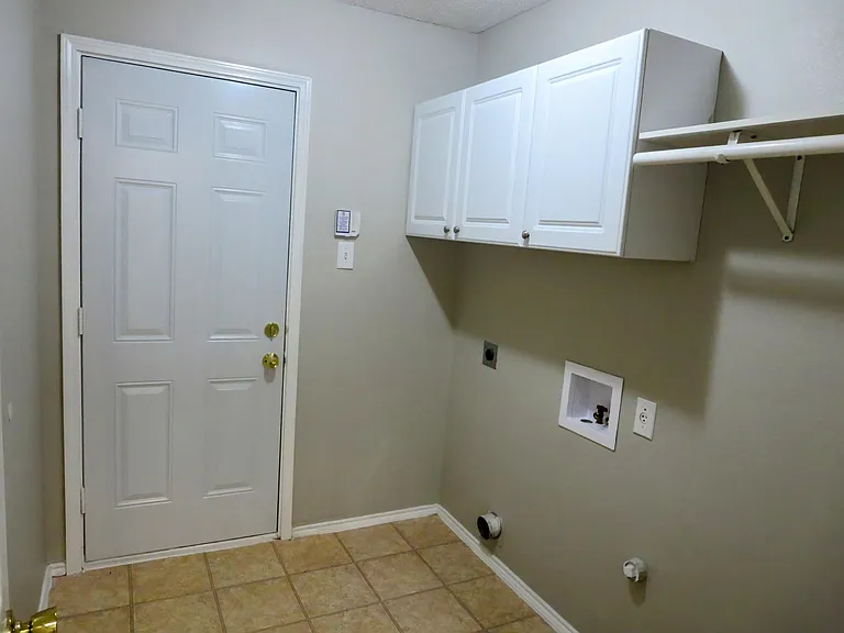 2348 White Oak Dr — Photo 13