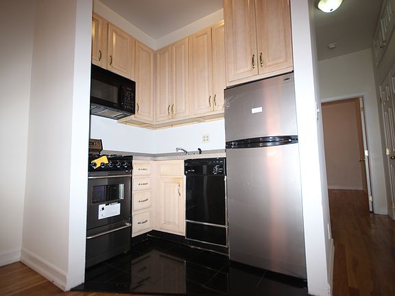 2nd image of 208 W 104th St APT 2A