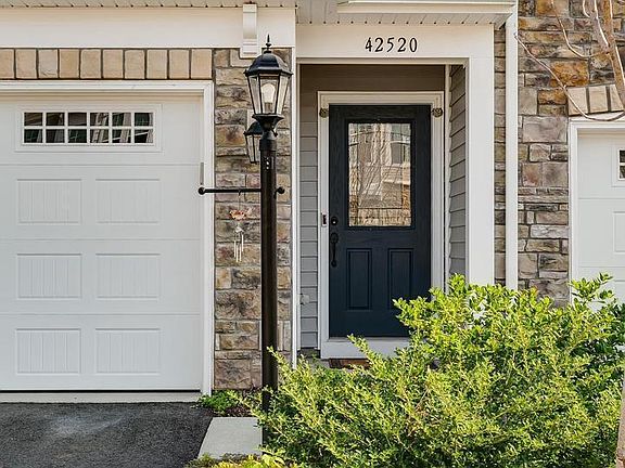 3rd image of 42520 Benfold Sq