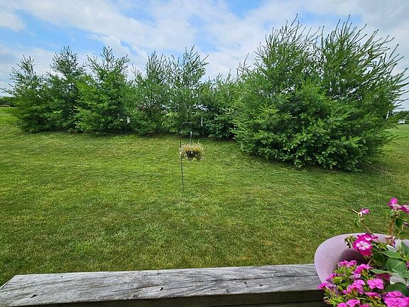 5th image of 905 Salinger Dr
