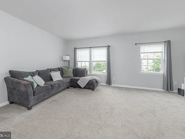 372 Concetta Dr — Photo 15