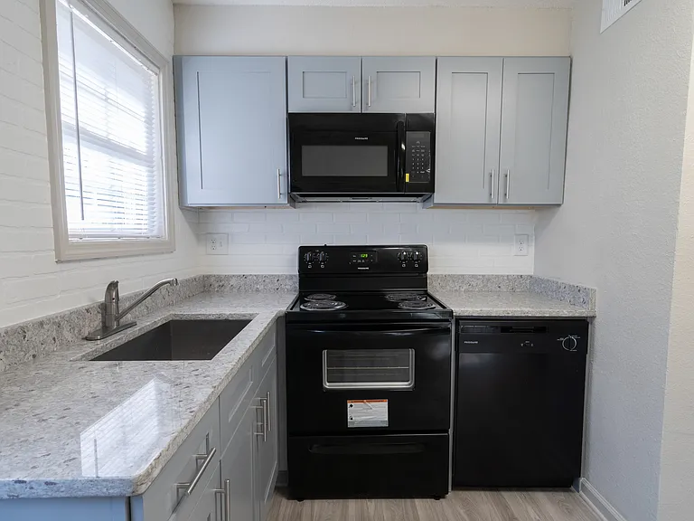 Eastside Crossing Apartments — Photo 9