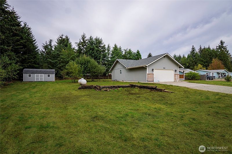3rd image of 4520 OFFUT LAKE Road SE