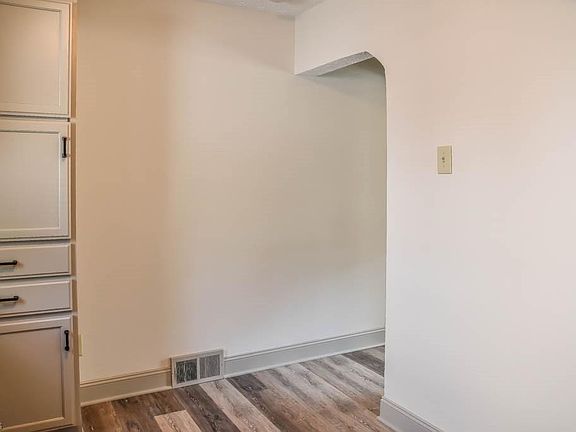 5th image of 1762 Shaw Ave
