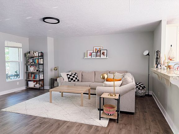 3rd image of 736 W Kirkbride Ave