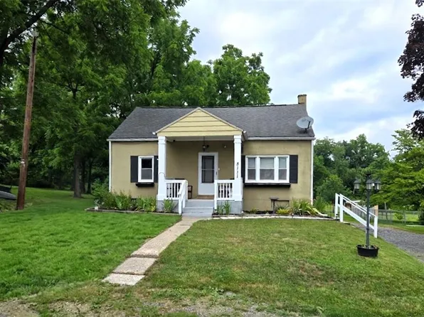 5111 Spruce Rd, Emmaus, PA 18049