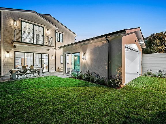 5th image of 3608 Redwood Ave