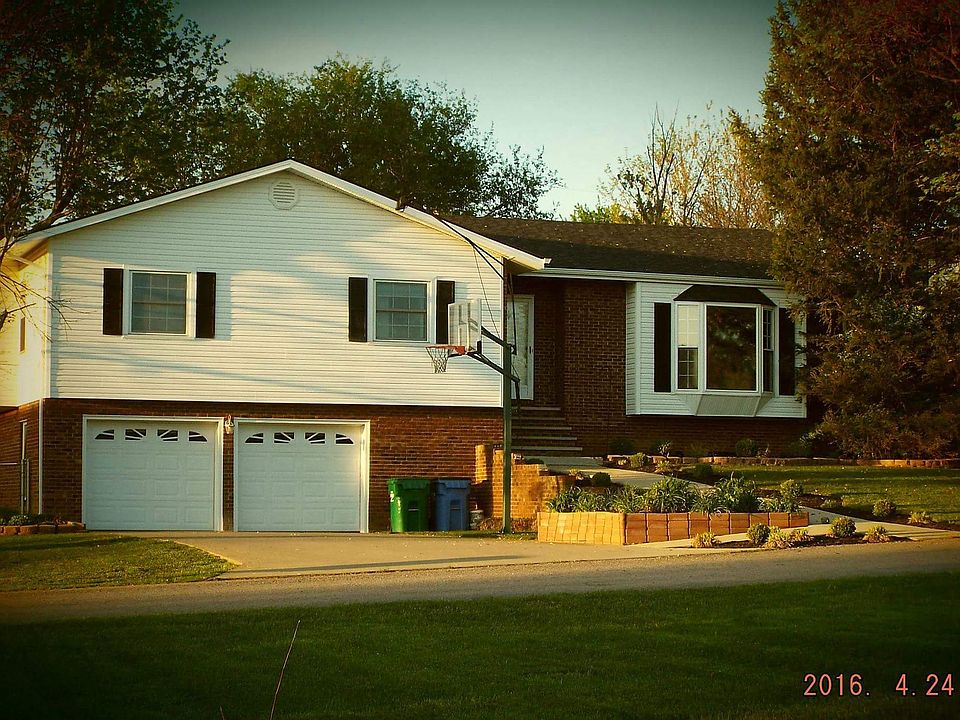 1st image of 529 Sweetwater Dr
