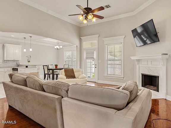 4th image of 307 Oak Hill Ln