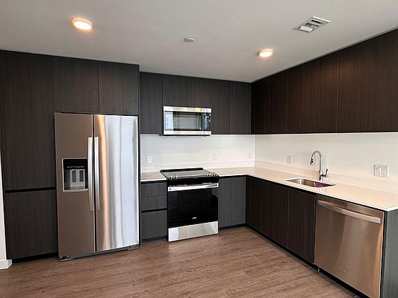 4th image of 309 NE 20th Ter #B3