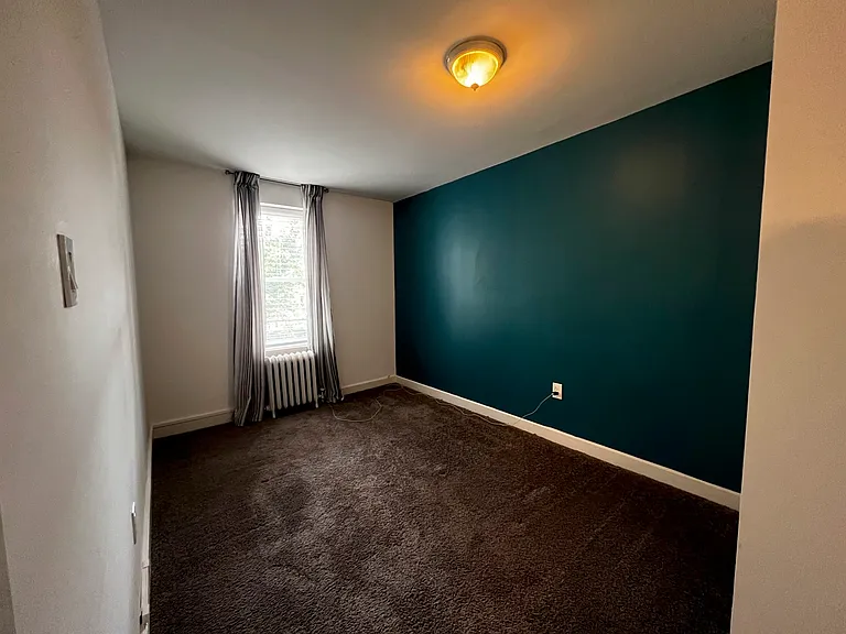 248 E Queen Ln — Photo 9