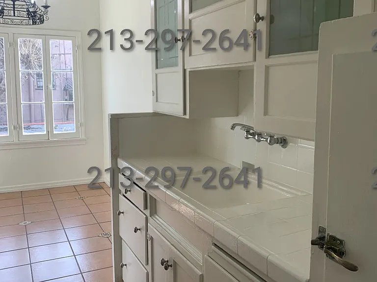 324 S Cochran Ave #8 — Photo 8