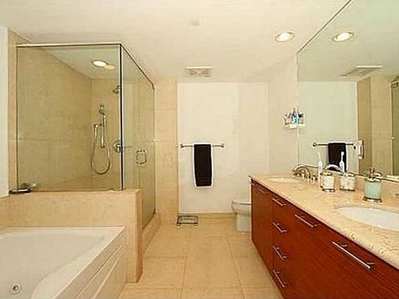 3rd image of 50 Biscayne Blvd APT 4811