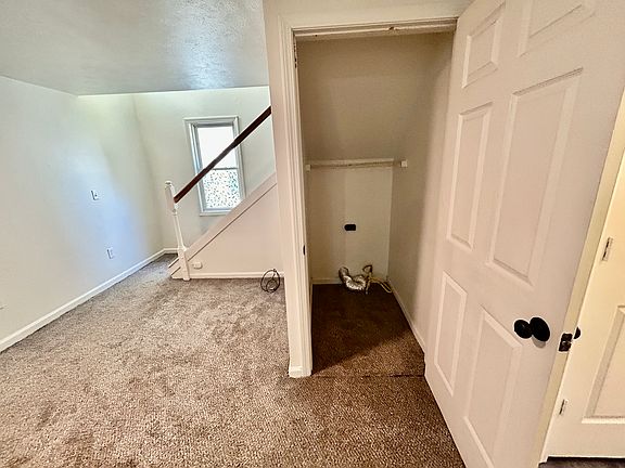 5th image of 552 W 5th St #3