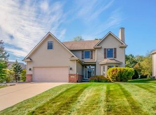 1084 Long Leaf Ct, Brighton, MI 48116