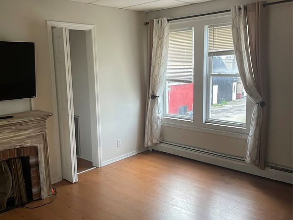 3rd image of 1304 Monroe St