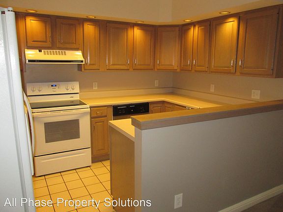 4th image of 1243 Maine St APT 2